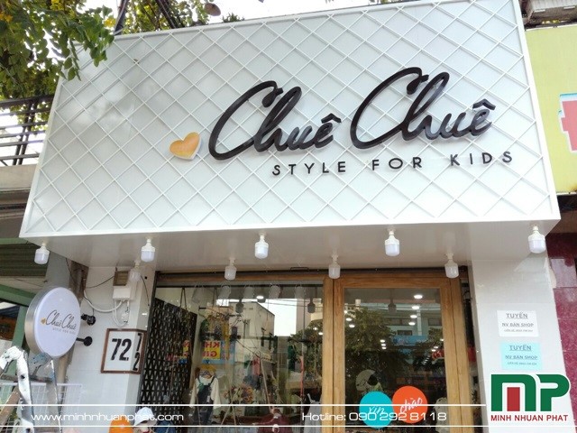 Bảng hiệu shop quần áo Chuê Chuê